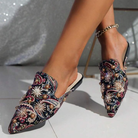 Shoes - Pointed toe flat mules